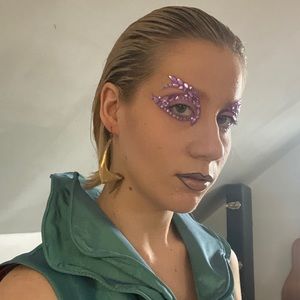 Meet your Posher, Hally